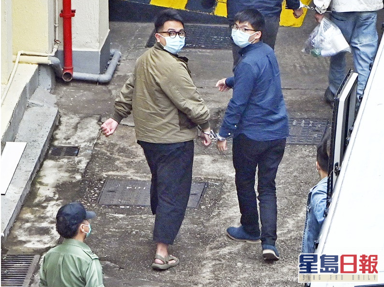 黄之锋（右）及林朗彦还柙监房。（图片来源：香港《星岛日报》）