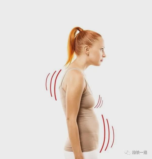 膝盖向后夹——股四头肌完全处于伸展和拉长的状态,骨盆甚至略有后 