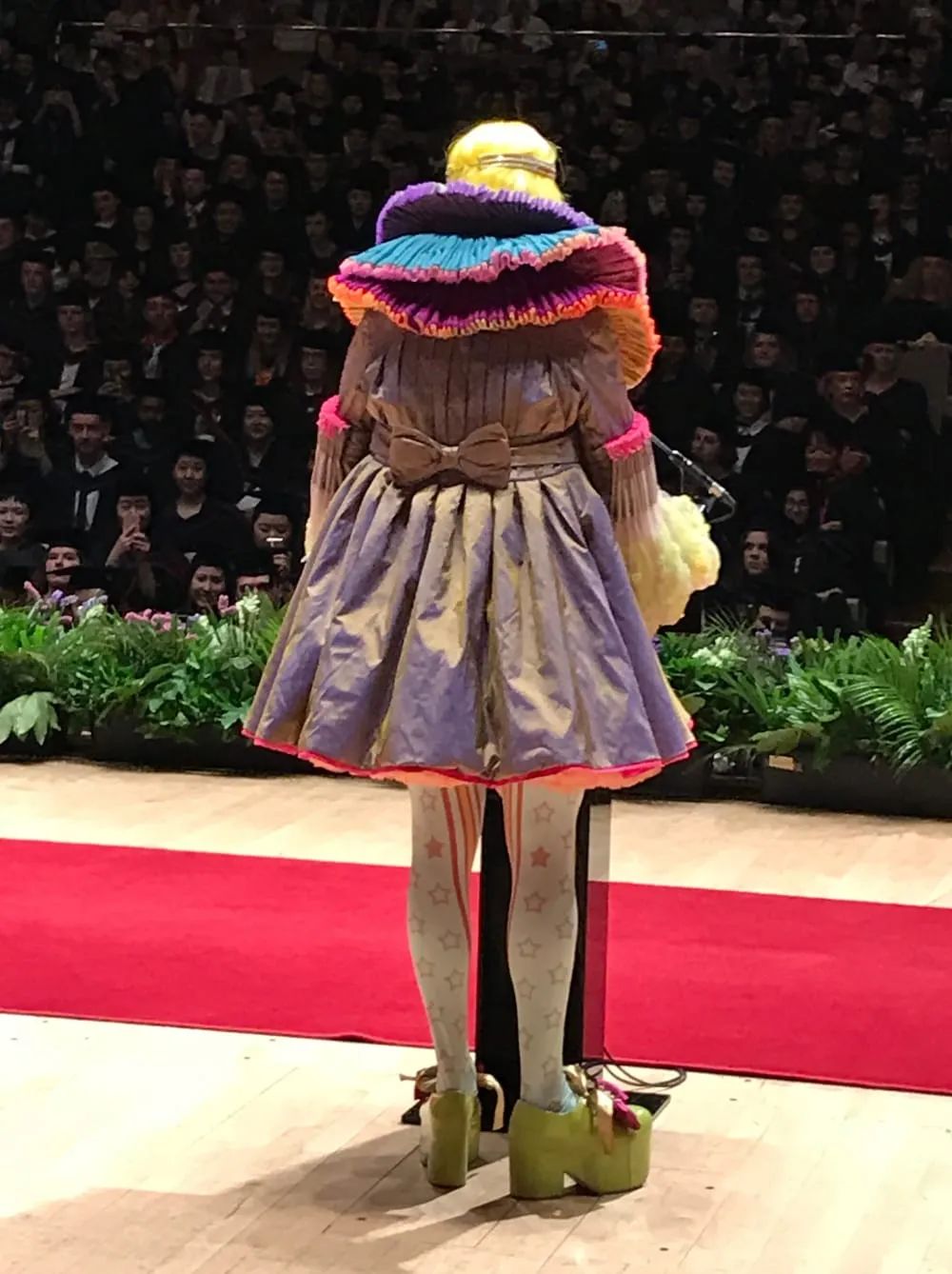 但同时,他也是名气最大的异装癖之一……grayson perry,男,英国最知名