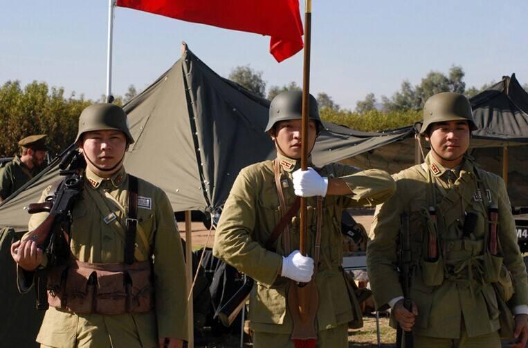 淞沪战役有多惨烈?师长带头当敢死队长拼杀,精锐部队牺牲过半