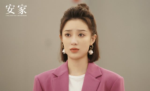 其中的配角演员都挺出彩的,甚至还让观众直呼看到了新的宝藏女艺人