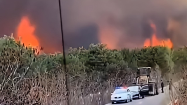 山西大同火山群地质公园起火，过火面积300多亩