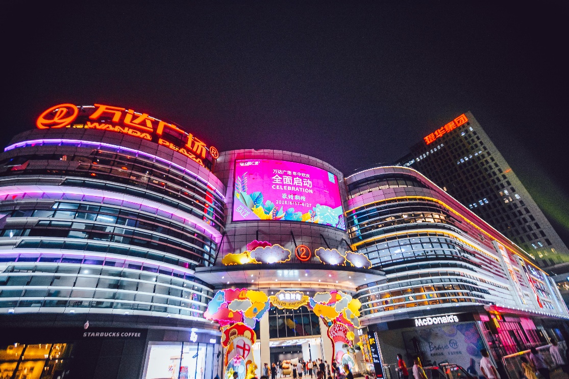 据悉,昆山经开和南通海安两座万达广场,原计划都在下半年开业,但是