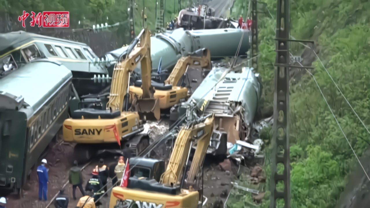 T179次列车脱线事故参与救援村民：当时就想救人