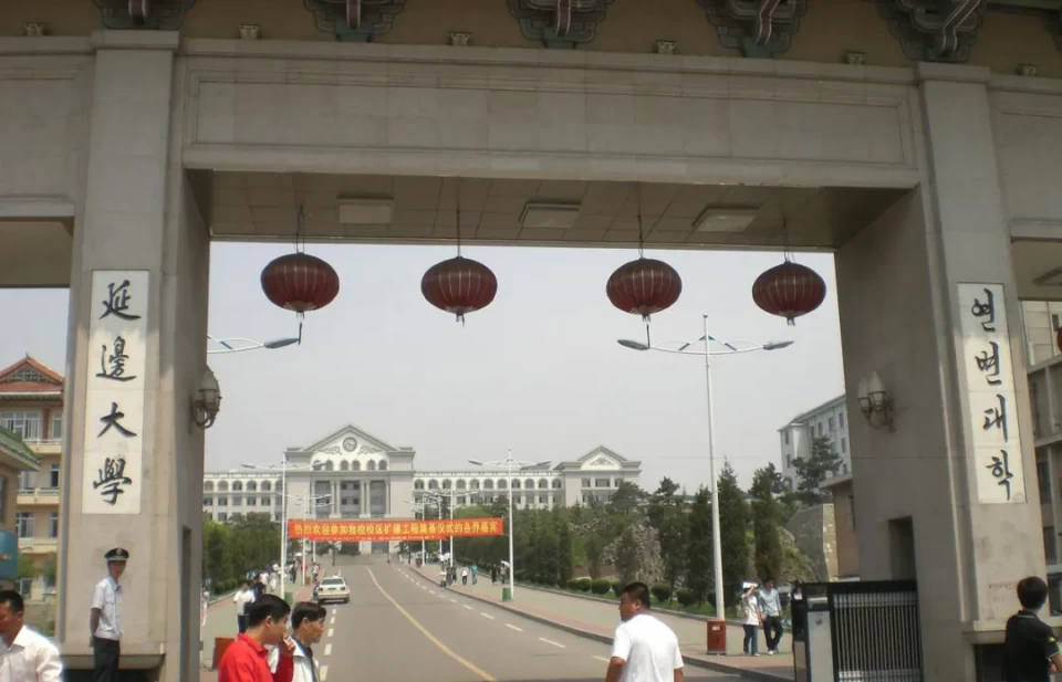 有这样一所大学,211工程,双一流大学,因地理位置的原因,分数要求对比