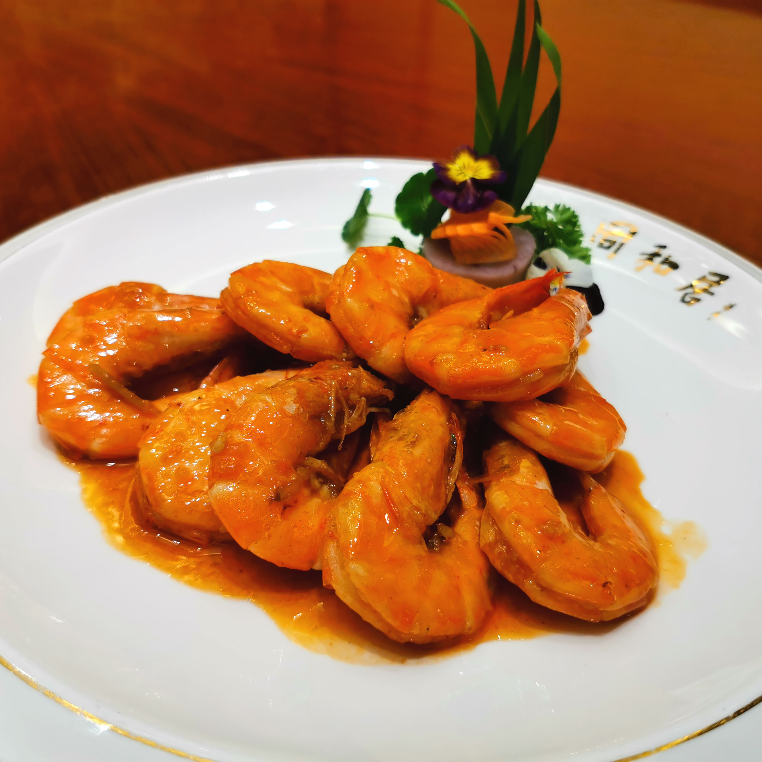 名厨料理年夜饭为家人做一道油焖大虾满满的甜蜜