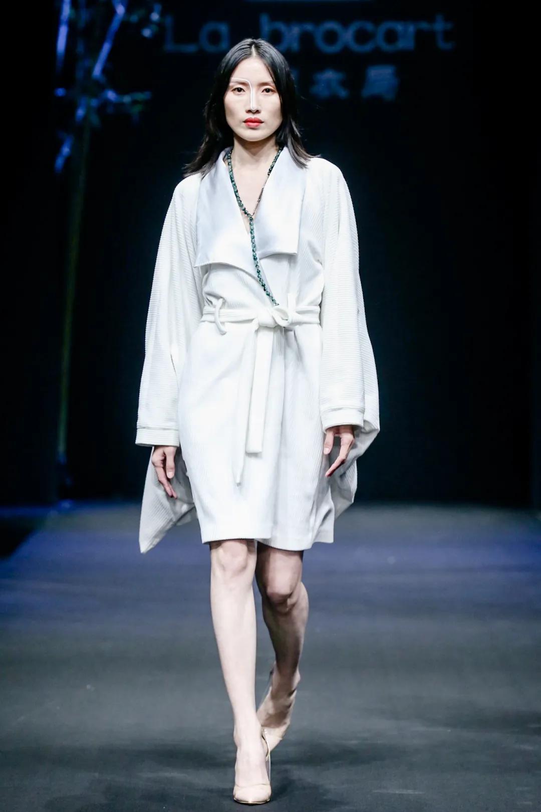 趋势 | 2021春夏中国国际时装周流行设计手法及元素分析