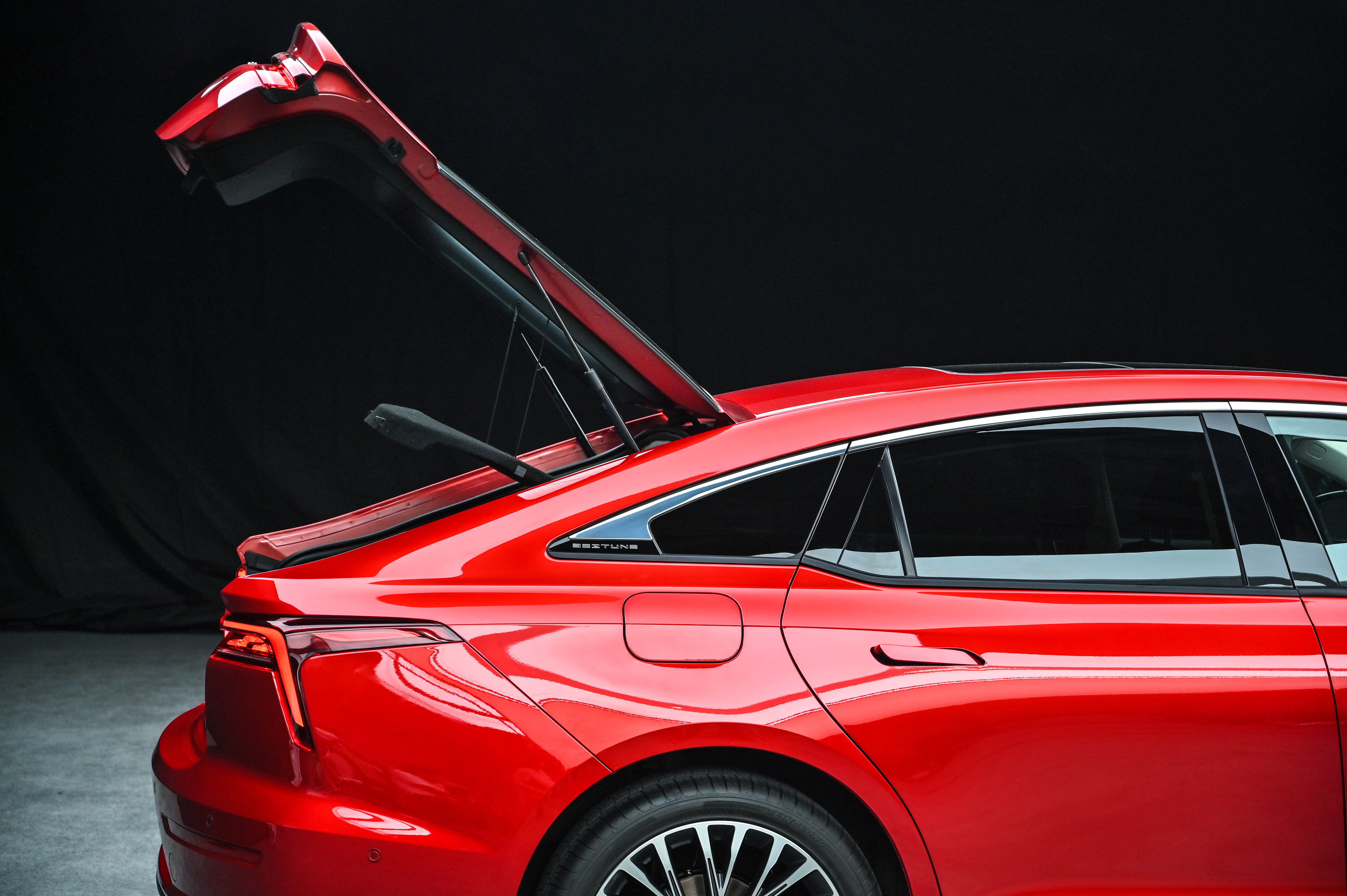 全新第三代奔腾b70人车同行筑梦工作与生活