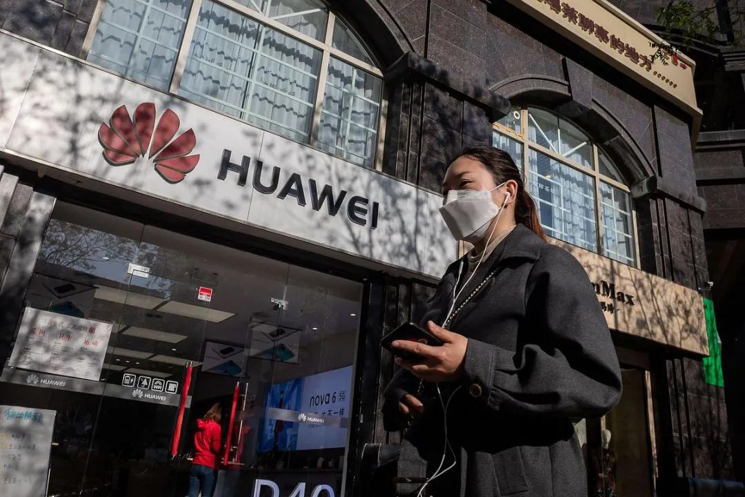 5G组网进度大幅落后，特朗普把美军压箱底的宝贝拿出来卖了