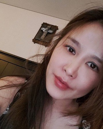 42岁韩国女星自曝整容后遗症:耳软骨被取无法戴口罩