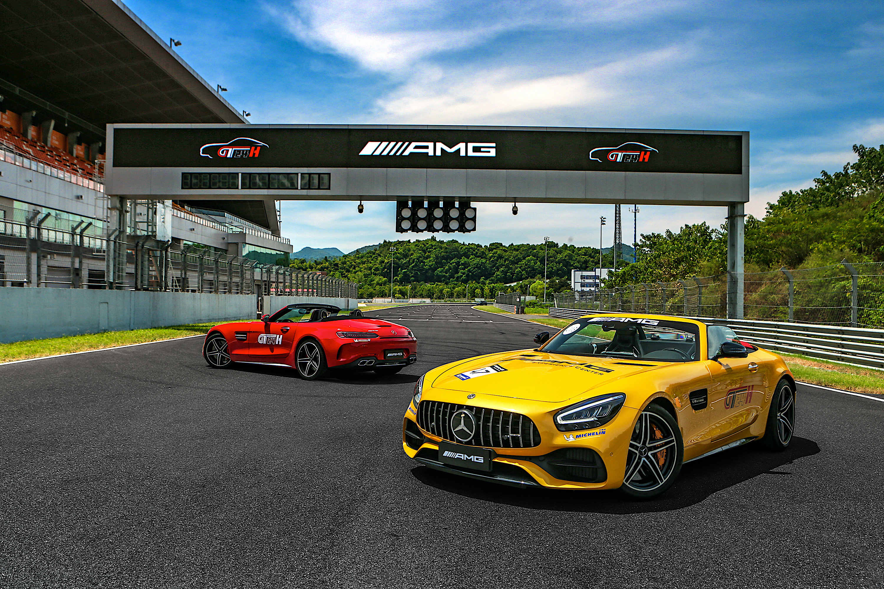 任何性能车的赛道体验日都能用"紧张而又充实的一天"结尾,但是amg体验