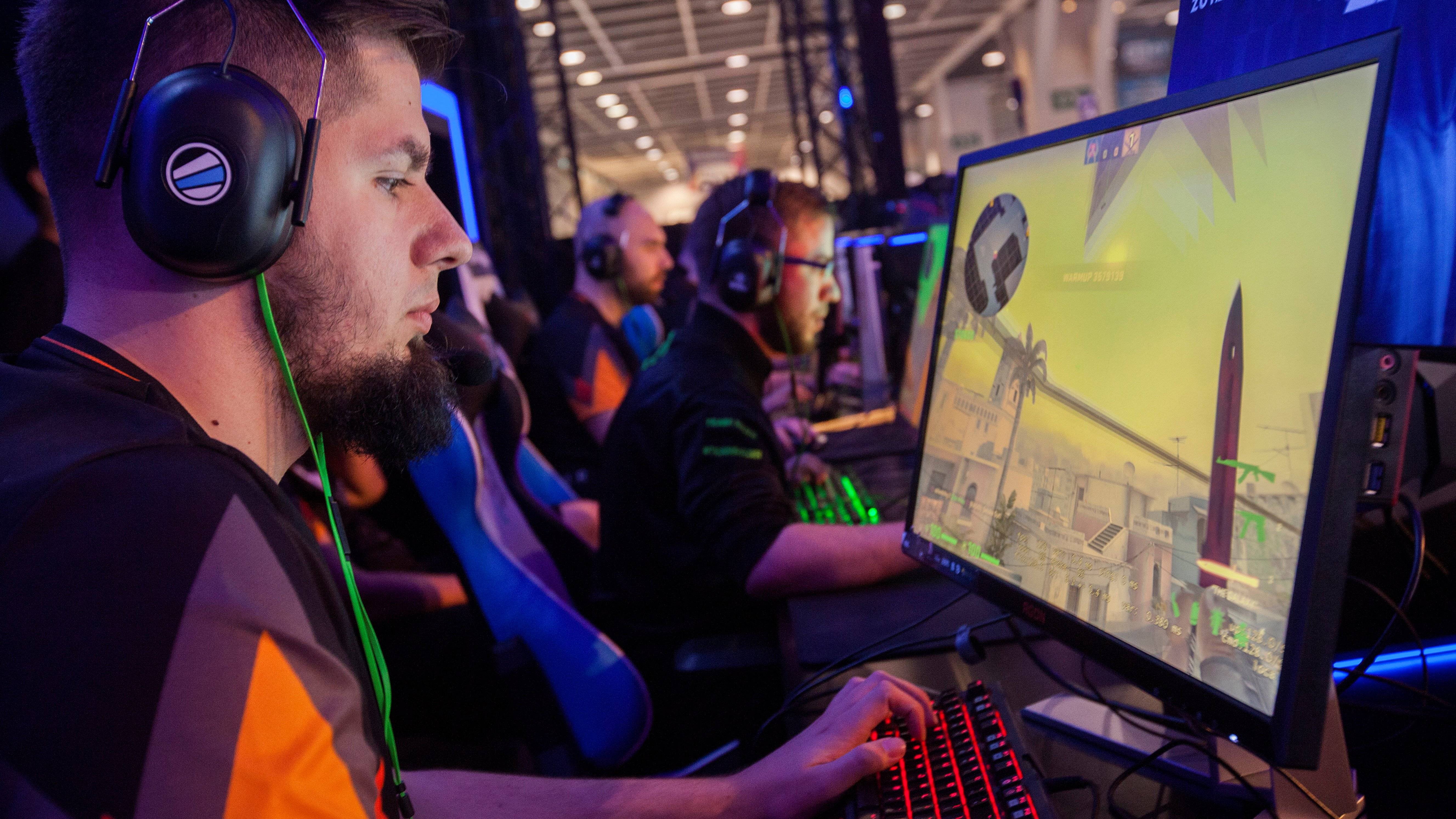 拳头的故事两个门外汉如何打造当今最成功的电子游戏公司