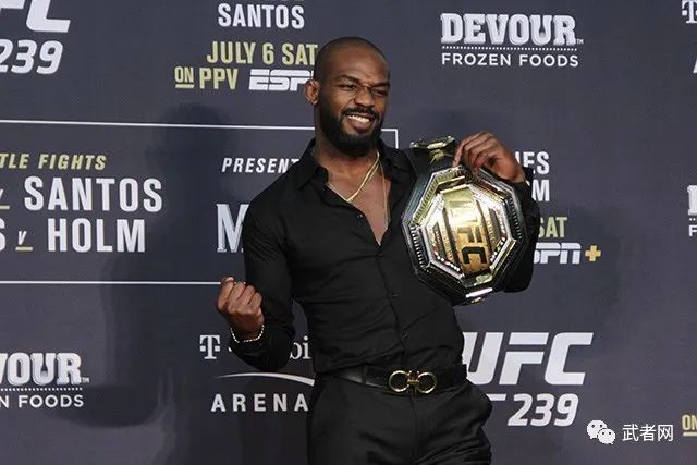 拳王泰森叫阵ufc冠军骨头琼斯反而被对方婉拒