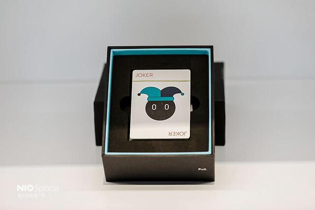 蔚来,寓意"blueskycoming",我们的标志由此而诞生.