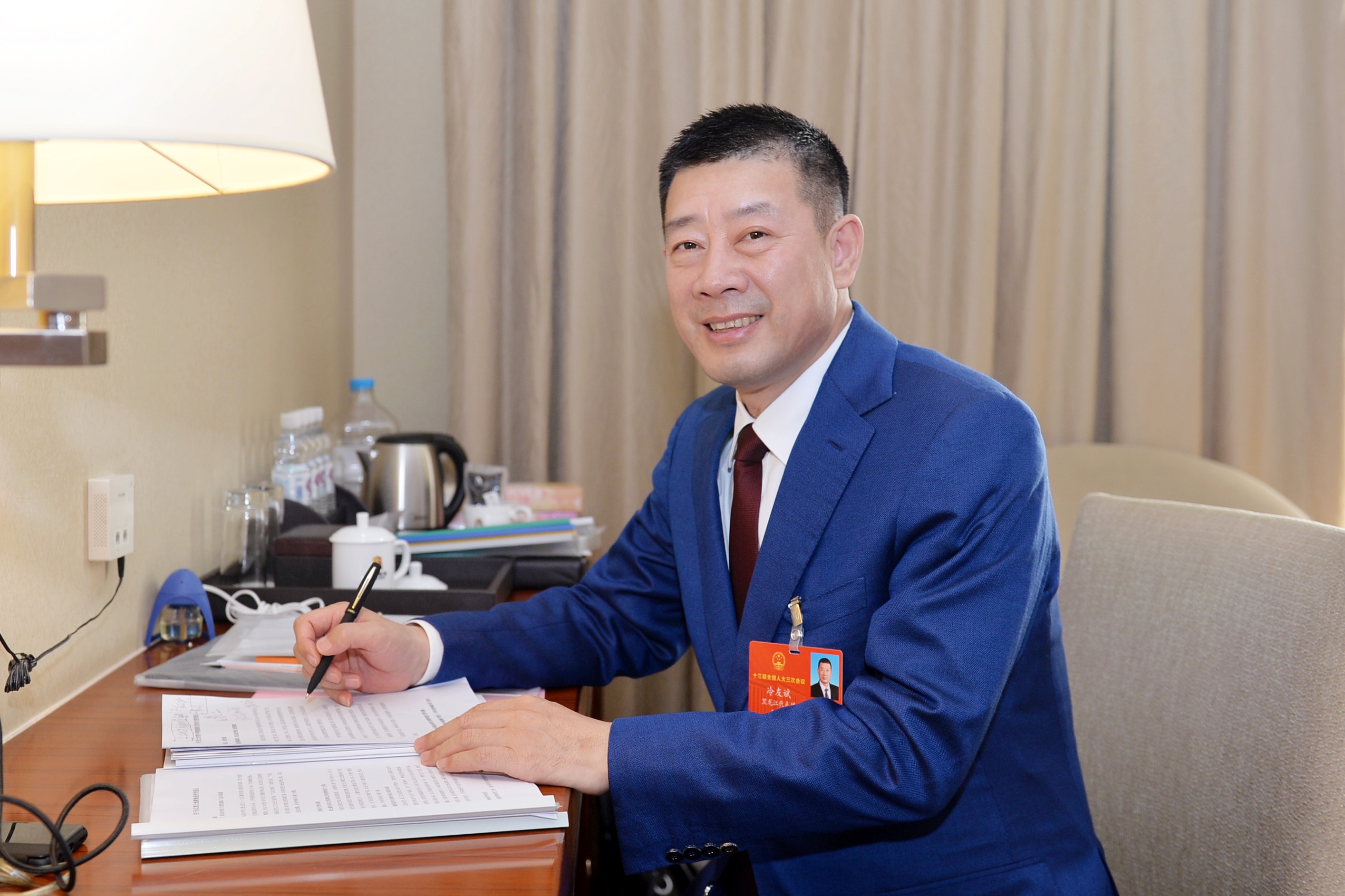 全国人大代表冷友斌建议国家增强对种养结合与规模化奶牛养殖行业的