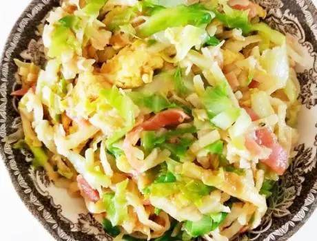 圆白菜鸡蛋焖饼,有菜有蛋有主食,不坨也不焦__凤凰网