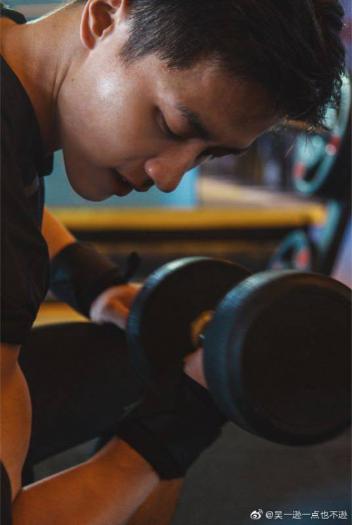 《小医仙儿》开机 吴一逊古装首秀_凤凰网财经_凤凰网