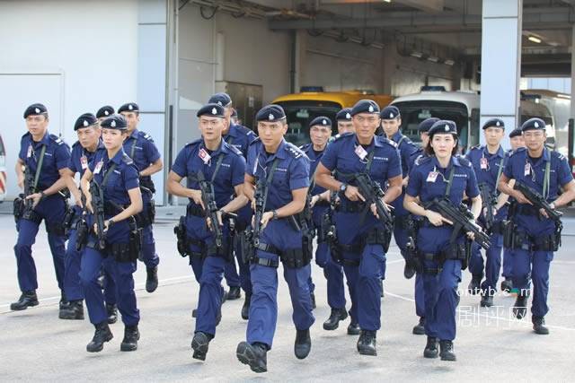 《机场特警》以香港警务处机场特警组(asu)为主题,故事由一宗机场劫案