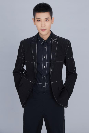 张赫宣在黑白禁区展开较量以铁汉柔情燃爆心中热血