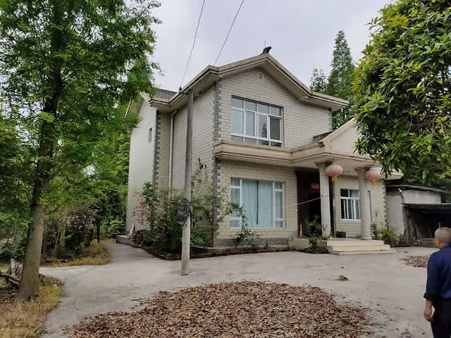 成都市青城山临河6亩度假山庄长期出租,独栋养老别墅出租__凤凰网