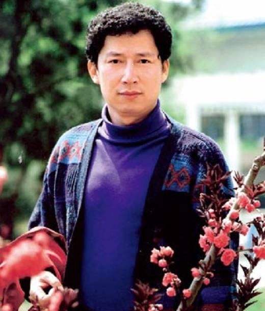 中国最强穷小子,靠色相娶大38岁好莱坞女星,妻子身份至今是谜!