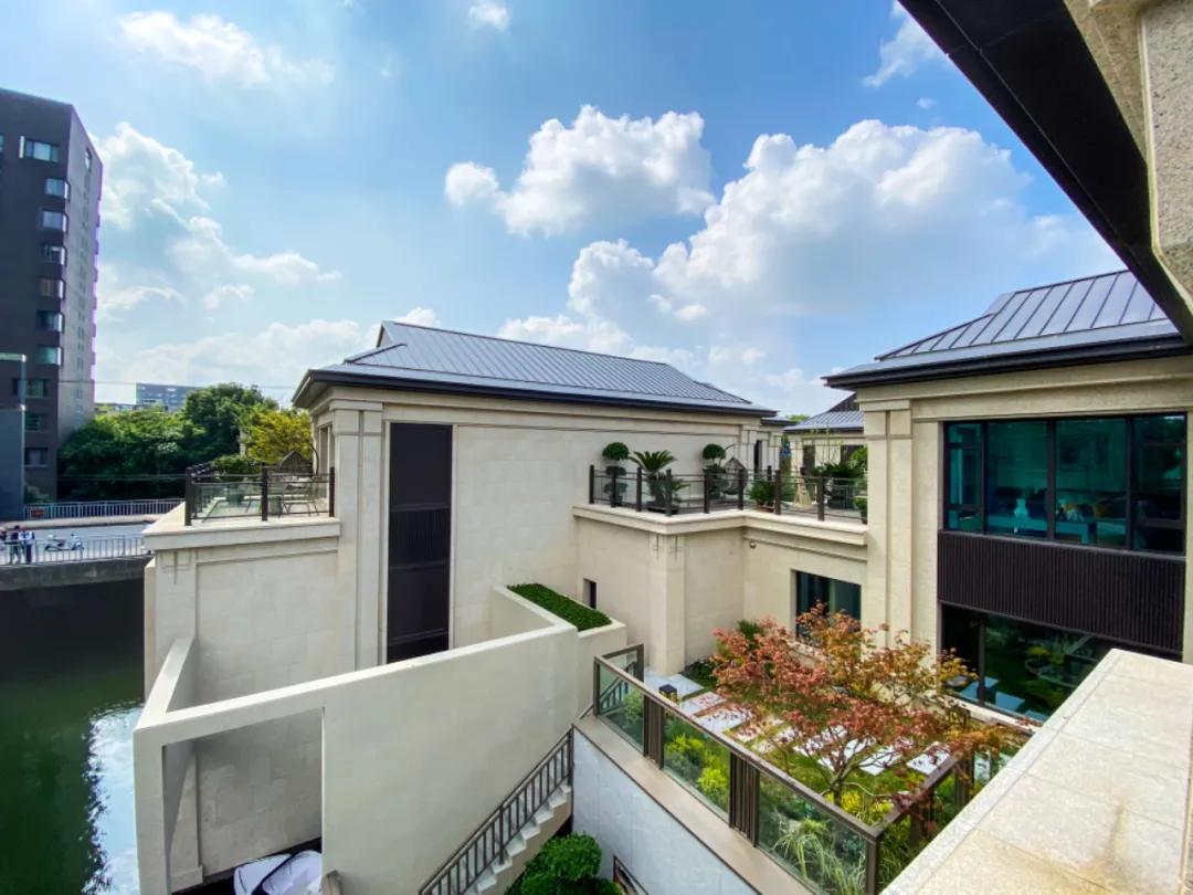 重拾古典中式大宅之精髓,桂鸿院在建筑风格上,不同于浦江镇其他别墅