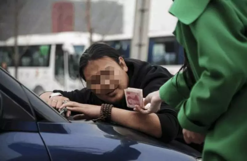 碰瓷被撞 E41F61F9ACEA25F04561A46FE2ECA1C7E55F8886_size533_w802_h525.png