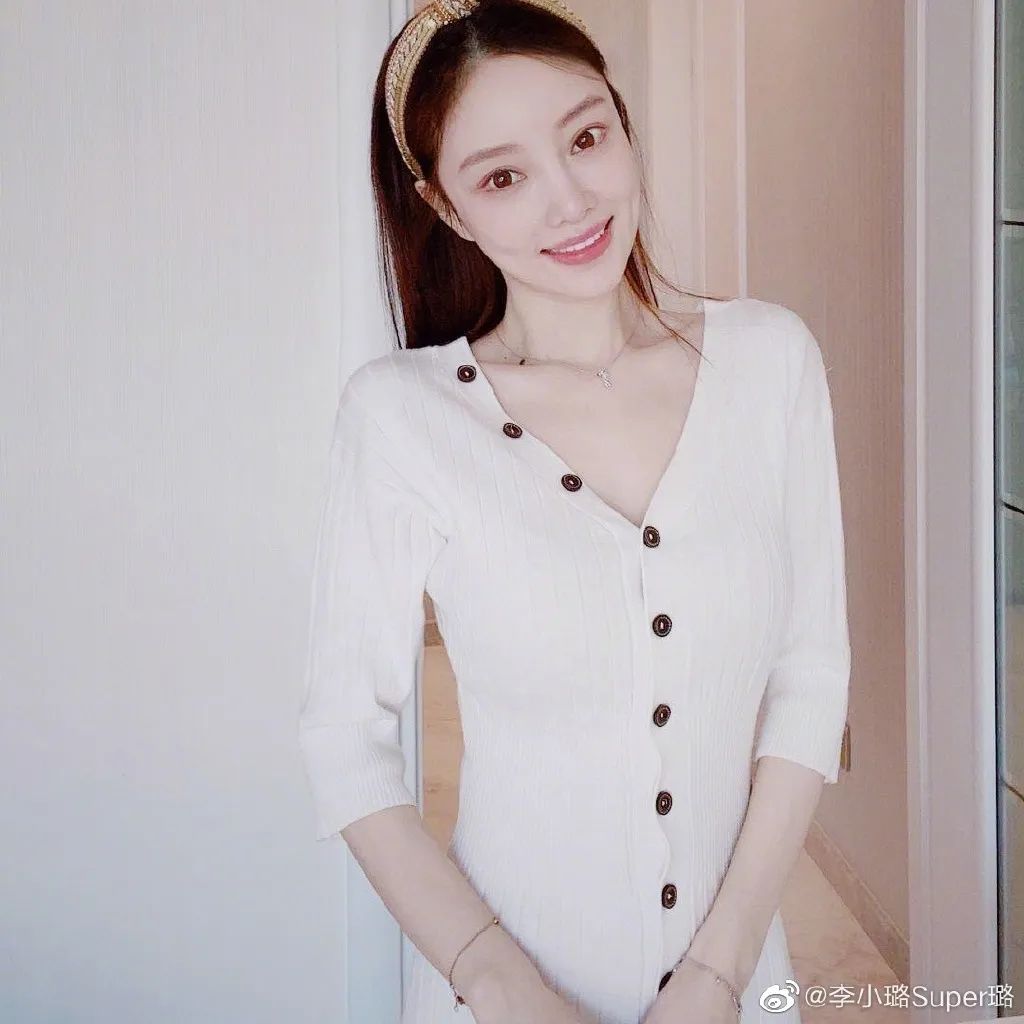 李小璐整出了过时网红画风?她这是闹哪一出