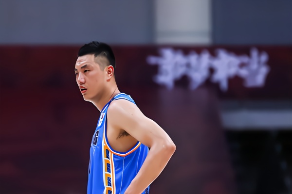 7项数据进历史前100中国篮球需要翟晓川这份热血和勤恳