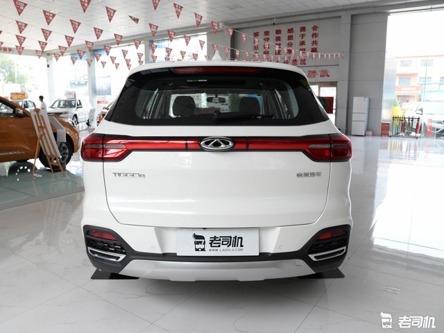 性价比高内饰高档的中型suv 小哥带你看奇瑞瑞虎8