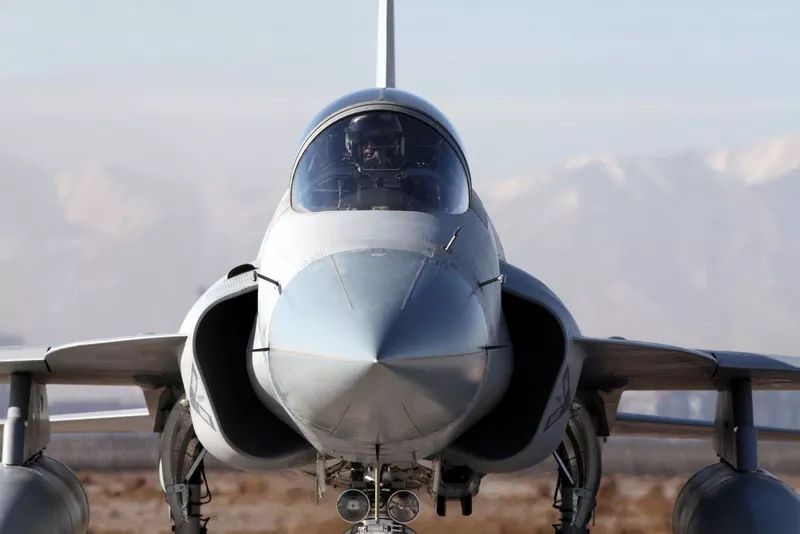 飞行员报告:巴基斯坦空军的骄傲——jf-17"枭龙"战斗机__凤凰网