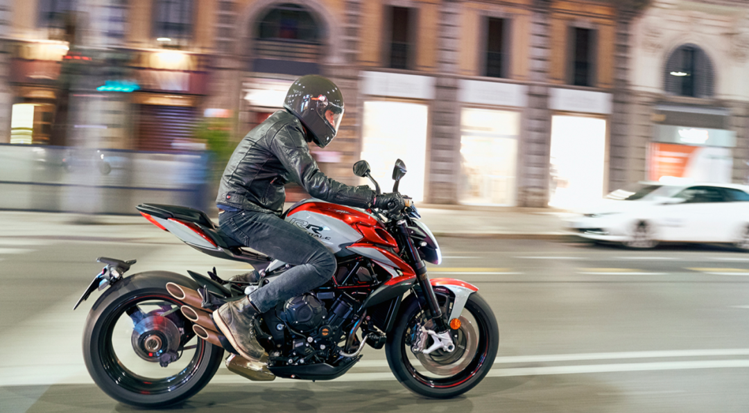 Mv奥古斯塔三缸街车800r将搭载scs智能变速箱 自动挡 的性能车来了 手机凤凰网