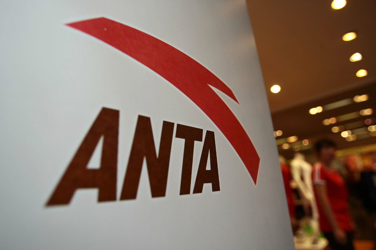 安踏主品牌营收被fila反超投20亿收购加盟店推进直营