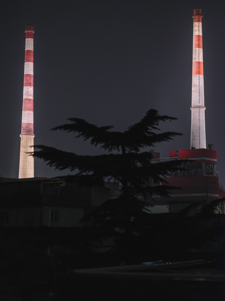 杨树浦热电厂遗留的巨大烟囱。