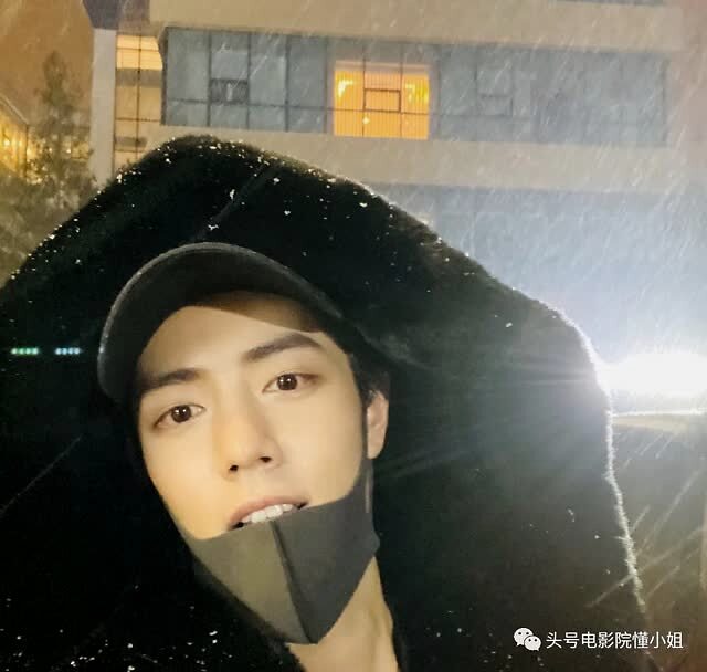 回过头来,再看流量,它的的确确是一把双刃剑,分分钟送你上热搜,也能分