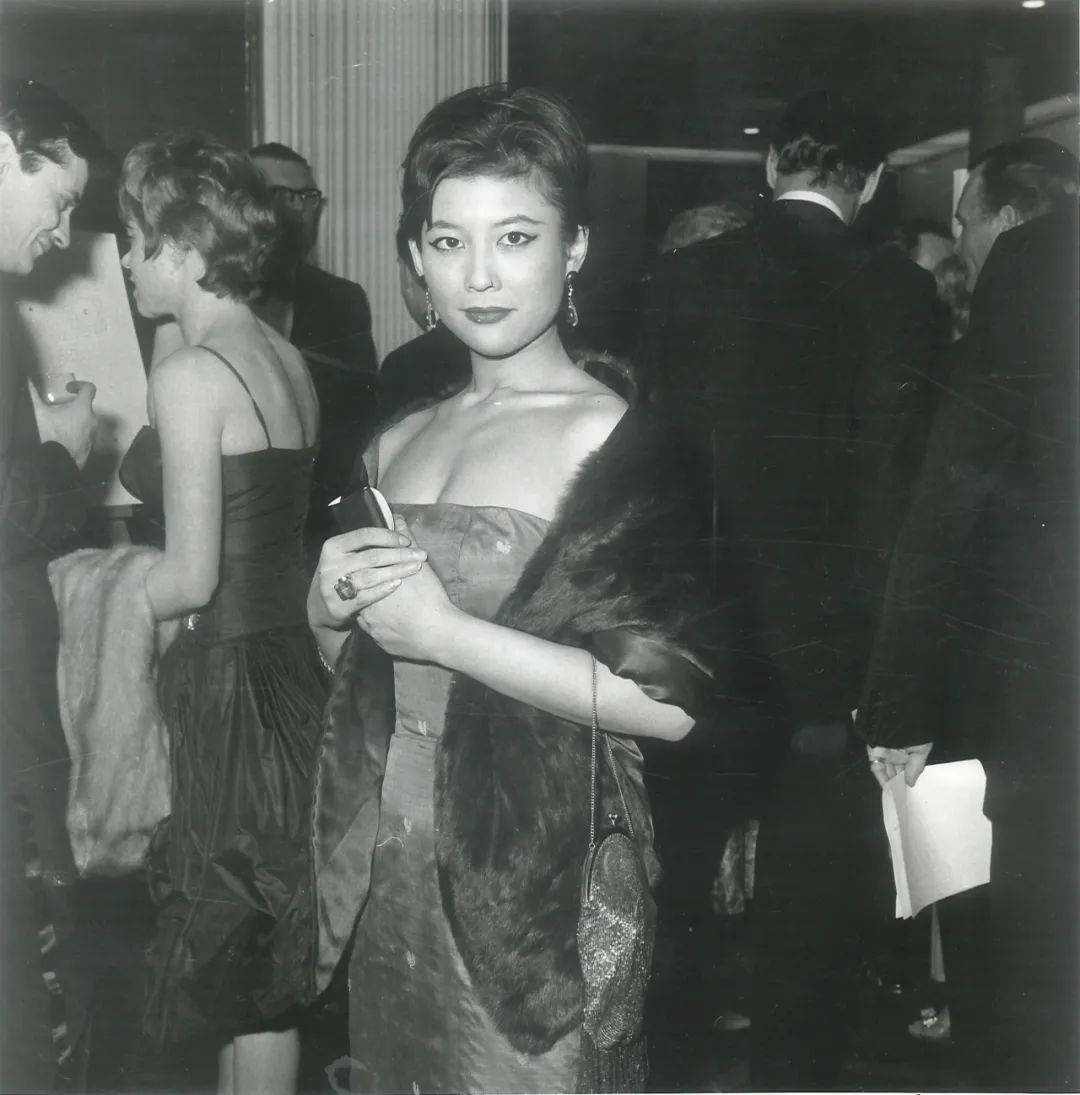 她跟妹妹周采茨一样,18岁就怀孕生下了孩子.