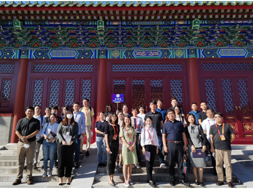 代表团参观隆福大厦文化景观