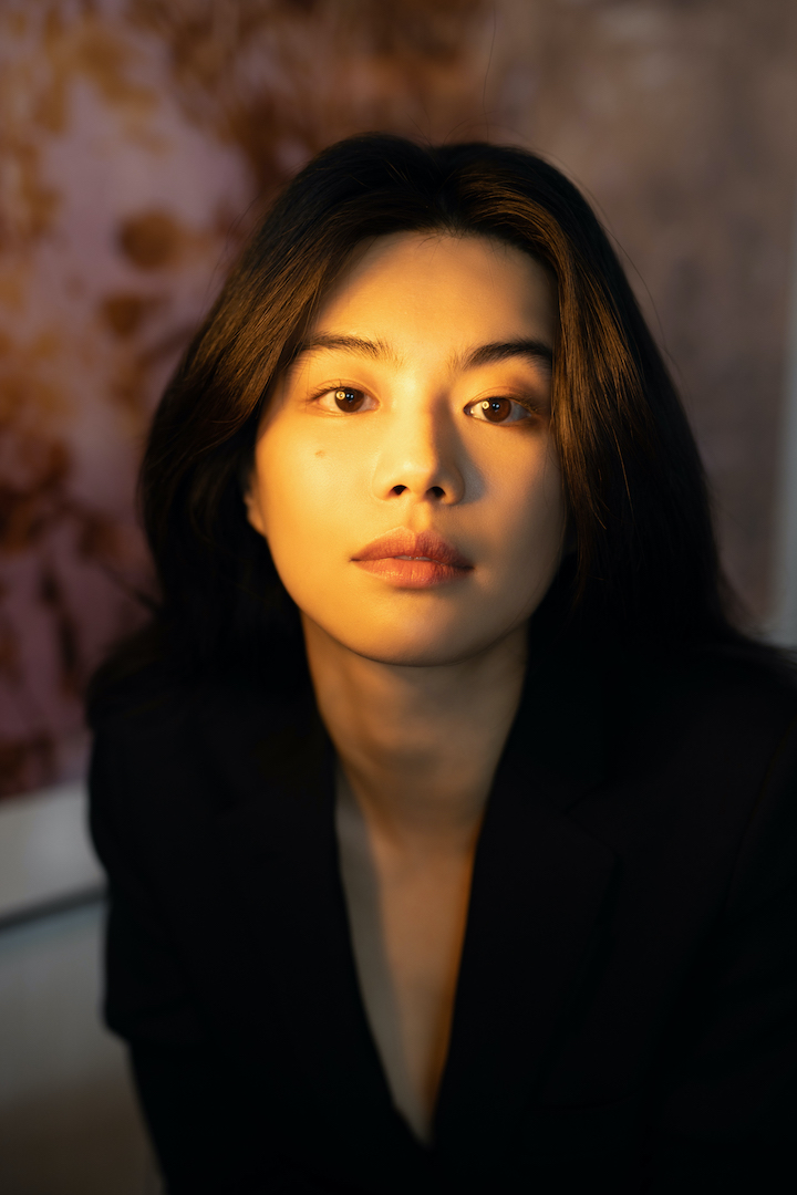 李蔓瑄亮相品牌活动真空西装a气十足