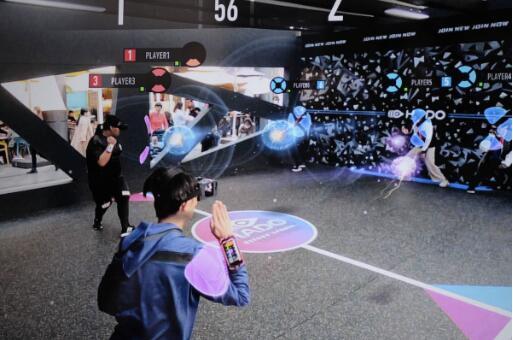 现实中玩街霸,火爆日本的 AR 运动 HADO 大型快闪现身深圳_凤凰网