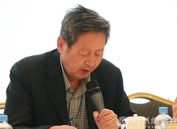 黄夏年教授在闭幕式上做学术总结发言（图片来源：凤凰网佛教）