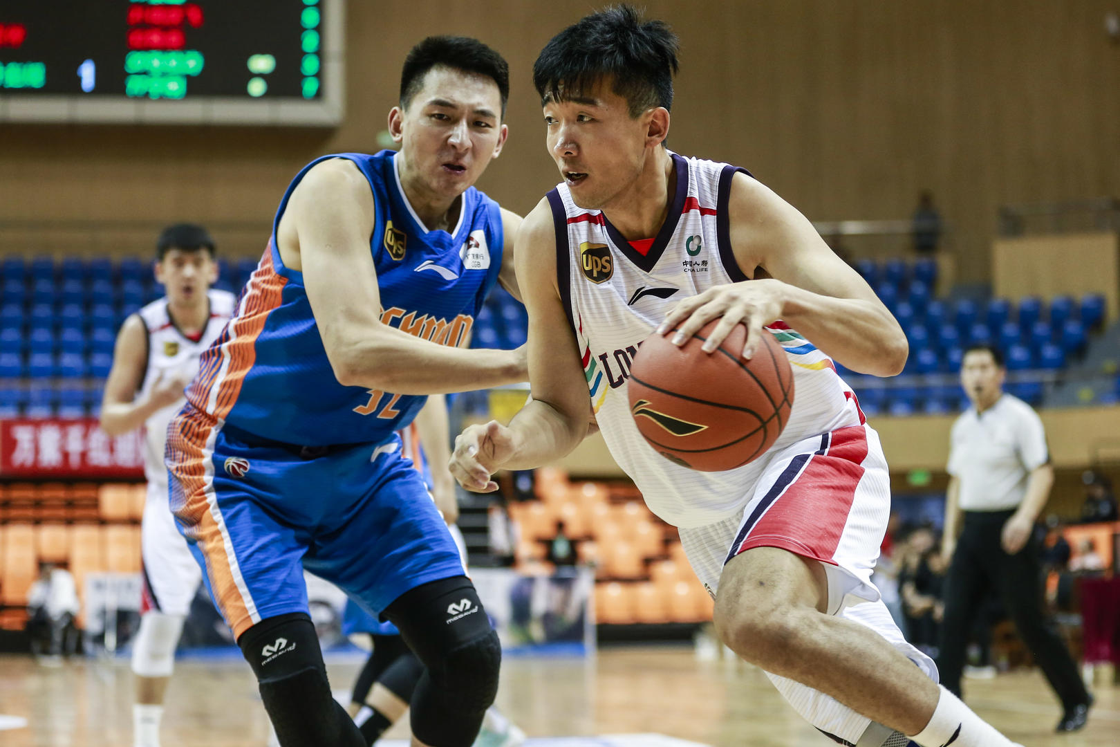 四川男篮计划2月9日全封闭训练,一人一块球场__凤凰网