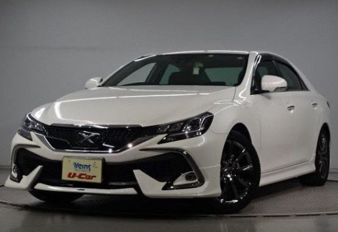 丰田新款锐志实拍8090后的情怀车前置后驱比本田雅阁还香