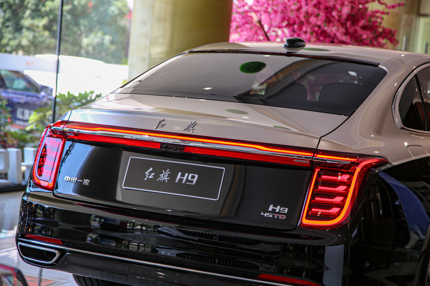 除了出色的设计,还有感人的细节,实拍体验红旗h9