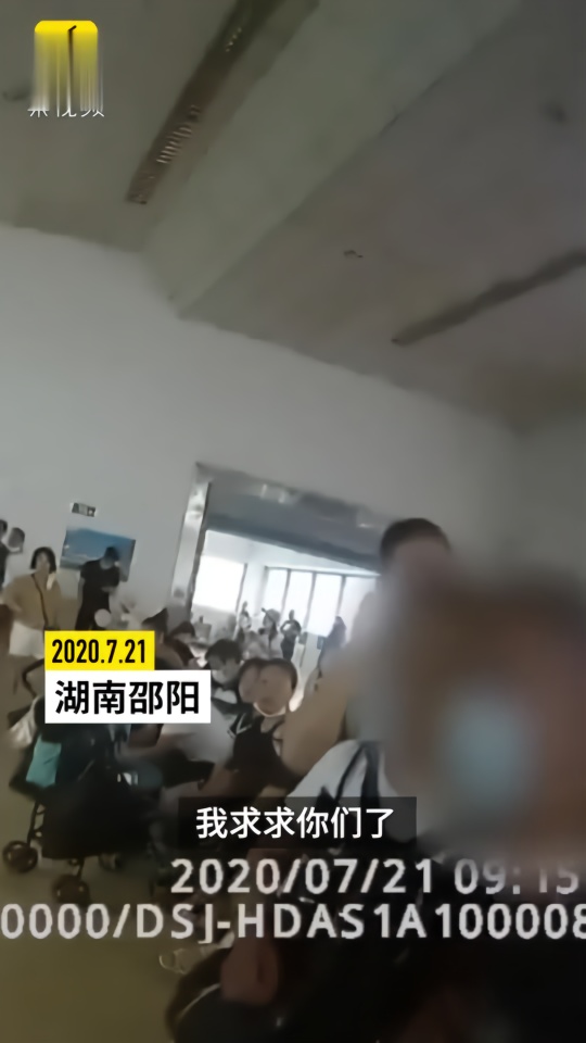 少年偷钱投奔外婆，高铁检票口跪地求母：不想去培训学校