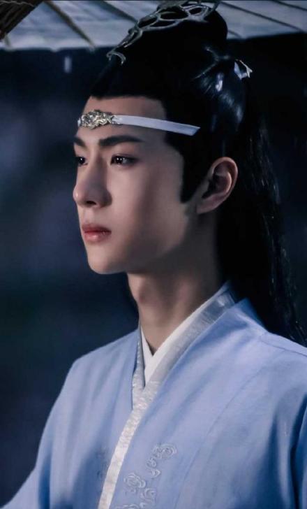 有匪最新剧照赵丽颖眼神坚定王一博白衣像翩翩贵公子