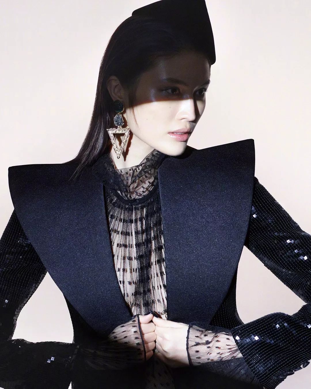 何穗的硬照绝了