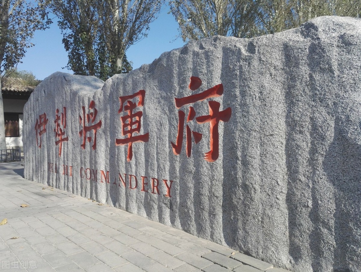 兵马未动粮草先行,这句古话在中国几乎家喻户晓。在清朝末年,西洋文化、体制强势冲击传统的东亚社会。同治五年( 1866) 秋季,左宗棠膺任陕甘总督, 负责镇压西北起义和内乱。新疆在古代话语体系中属于“西域”,此时内忧外患的清朝,已经无力再用传统方式供给一支能够“远征西域”的大军。更要命的是鸦片战争后,被传统王朝视为“大后方”的东南各省也成为新的战场。