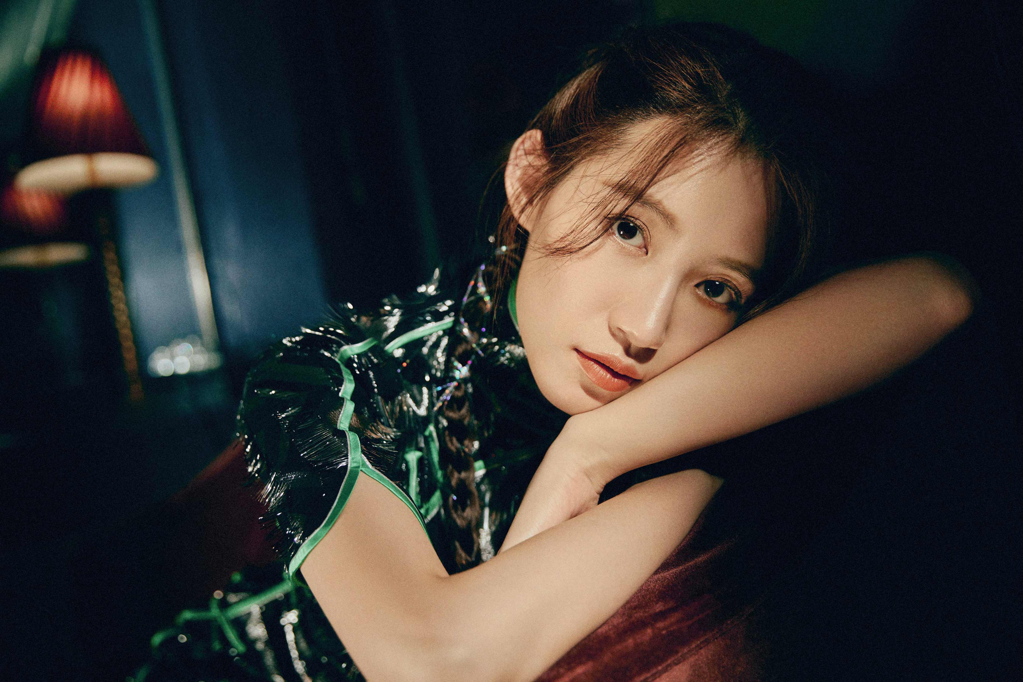 苏青民国造型曝光 复古流苏墨绿旗袍电影感绝美__凤凰网