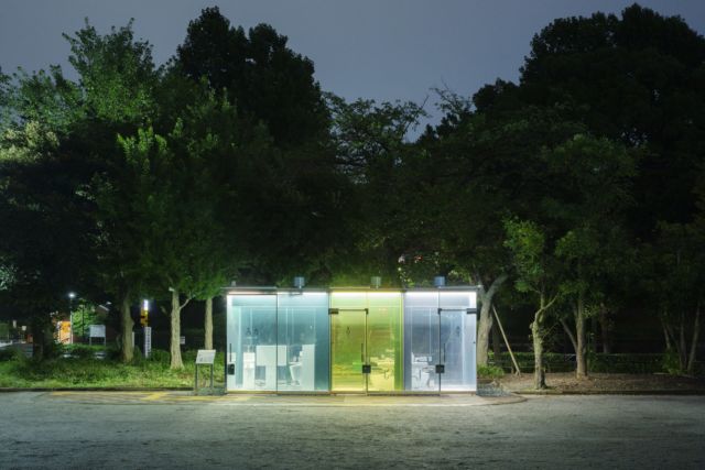 春之小川社区公园的公厕，在夜幕下变为照明设施