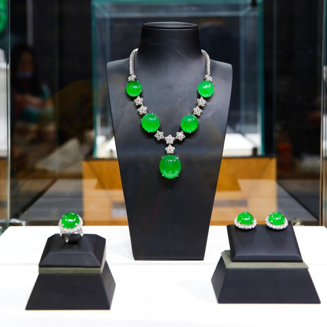 七彩云南"空降"珠宝展!快来get杨丽萍同款翡翠